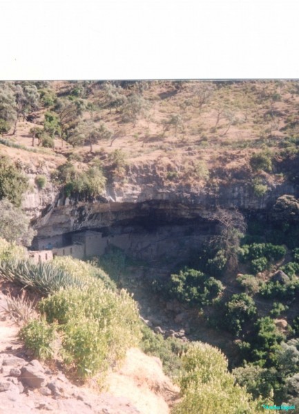 Monastery-hidden-under-masssive-rock-overhang-near-Lalibela-Ethiopia
