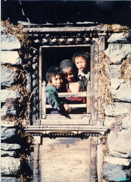 Kids-at-Langtang-Nepal-1