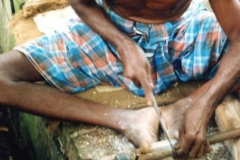 Making-combs-from-buffalo-horn-note-use-of-toes-as-vice.-Tamil-Nadu-India-1